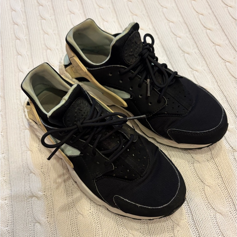 Nike Huarache Black Athletic Shoes